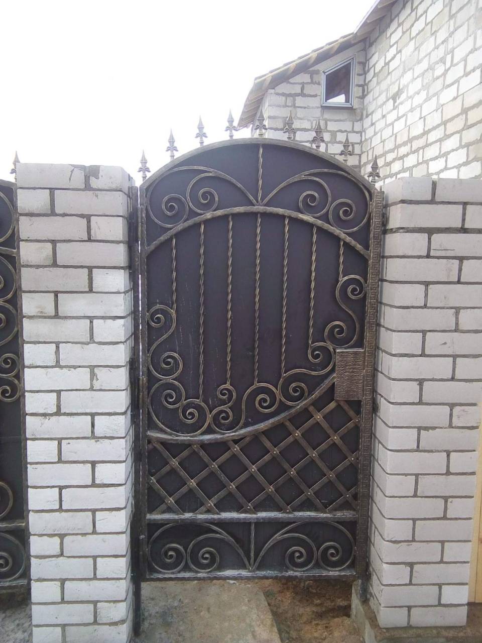 забор из кирпича